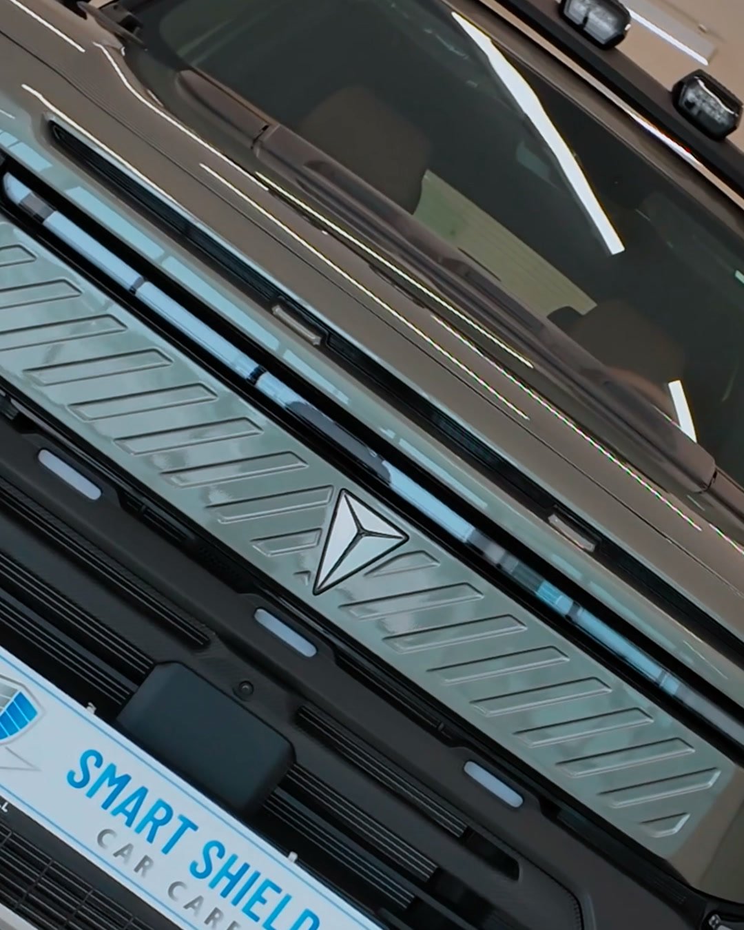 Front of a Deepal SUV wearing a Smart Shield plate